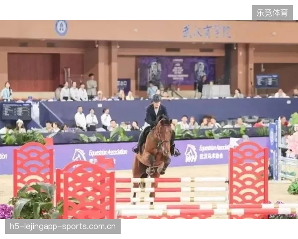 从“钉蹄”到“月薪五位数”：男生被调剂到马术专业的逆袭之旅